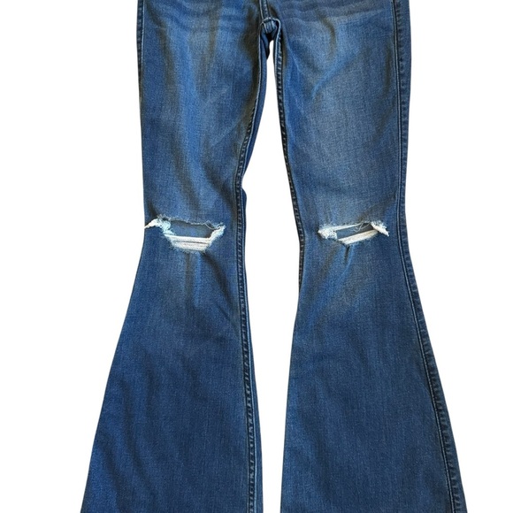 Hollister| Women’s High-Rise Ripped Blue Wash Flare Jeans- Size w23 short - Picture 4 of 11